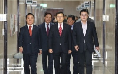 황교안, 지역구 출마 시사…"黨 원하는 어떤 것이든 하겠다"(종합)