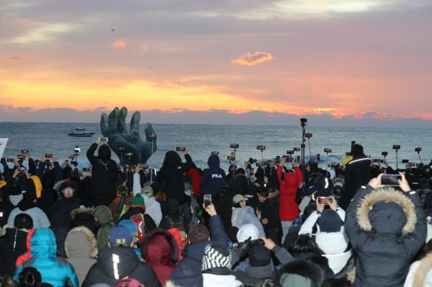 새해 포항 호미곶 해맞이 축전에 전국에서 21만명의 관광객들이 방문했다. 포항시 제공
