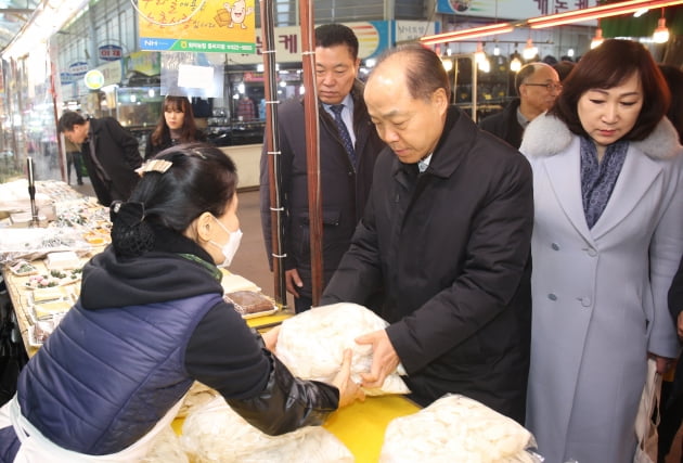 조봉환 소진공 이사장, 대전 중리전통시장서 장보기 행사