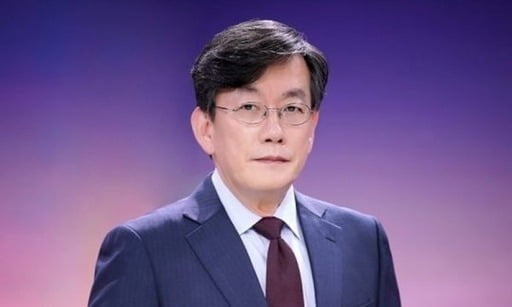 손석희 JTBC 사장(64)이 프리랜서 기자 김웅 씨(50)를 폭행한 혐의로 약식 재판에 넘겨졌다./사진=JTBC 