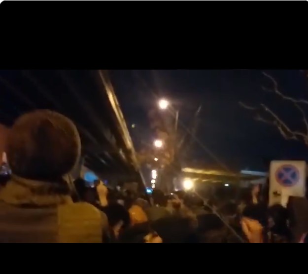 이란 SNS에 올라온 대학생 시위 장면. 트위터 캡쳐