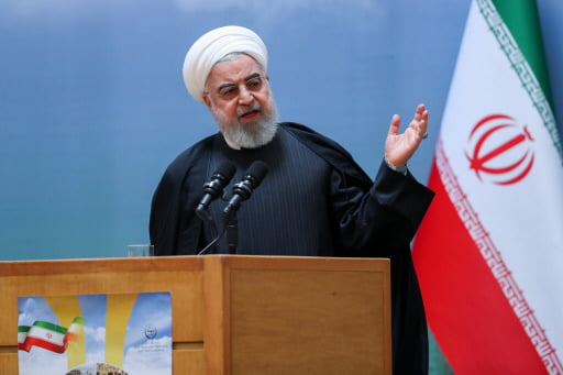 14일 이란 테헤란에서 열린 한 행사에서 하산 로하니 이란 대통령이 연설하고 있다.  /EPA통신