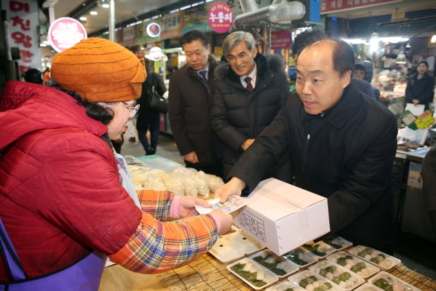 소진공 조봉환 이사장, 설 명절 앞두고 대전 전통시장 방문 