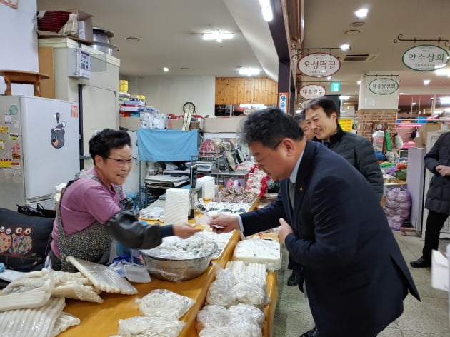 석탄공사, 원주남부시장서 설맞이 행사… 지역복지시설에 기부