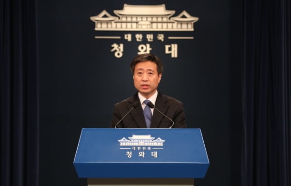 최강욱 청 비서관 "검찰, 허접한 조국 수사결과 비판 여론 무마위해 비열한 언론플레이"