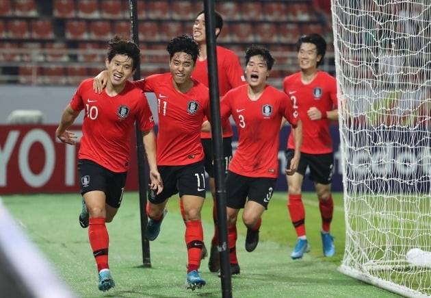 한국 축구 세계 첫 9회 연속 올림픽 본선 진출 | 한경닷컴