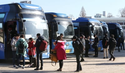 "설 명절 못내려가요” 취업난 속 사라지는 대학가 귀향버스...노량진 학원가로 몰리는 청춘들