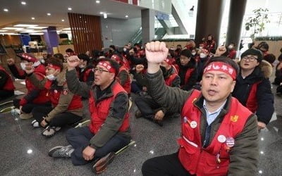 비정규직의 생떼…"정규직 전환하고 정년 65세" [조재길의 경제산책]