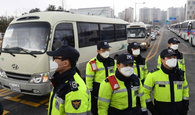 우한 교민 150명, 충북 진천 인재개발원에 도착