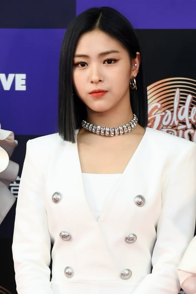 [포토] ITZY 류진, '빠져들 듯 깊은 눈빛~' (골든디스크)