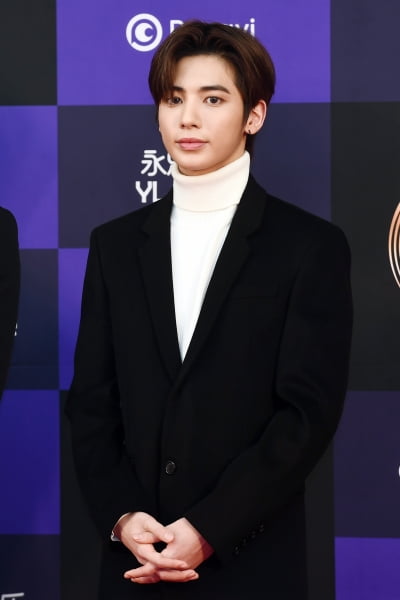 [포토] TXT 태현, '부드러운 눈빛~' (골든디스크)