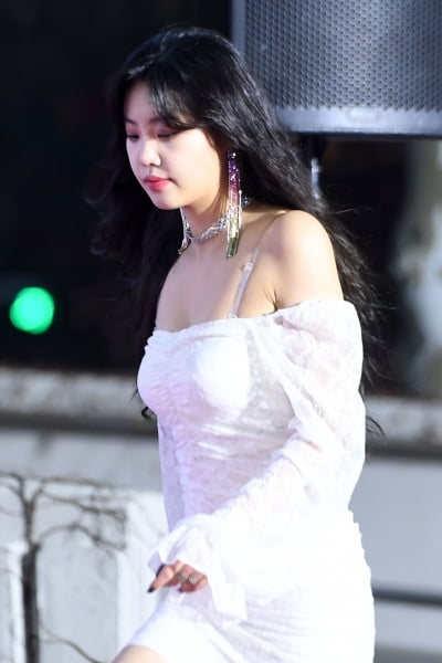  아이들 수진, '시원하게 어깨 드러내고'(가온차트뮤직어워즈)