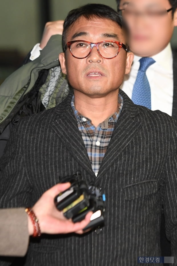 [포토] 김건모, '성실히 조사에 임했다'