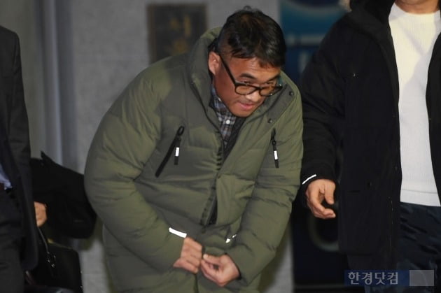 '성폭행 의혹' 김건모, 경찰 조사 후 귀가 /사진=한경DB