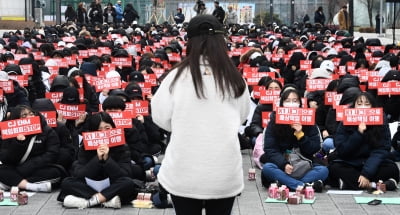  '엑스원 재결성 요구 발언하는 팬들'