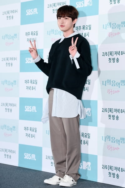  김재환, '멋지게 브이~'