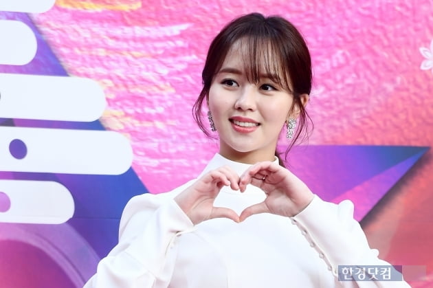 [포토] 김소현, '사랑스럽게 하트 뿅뿅~' (서울가요대상)