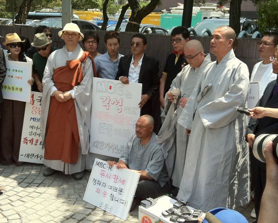 김흥국, MBC 앞에서 삭발 시위 “피를 토하는 심정이다”