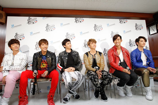 2PM 일본 무도관 콘서트│“도쿄 돔에 서는 그 날까지 차근차근 쌓아 가고 싶다”