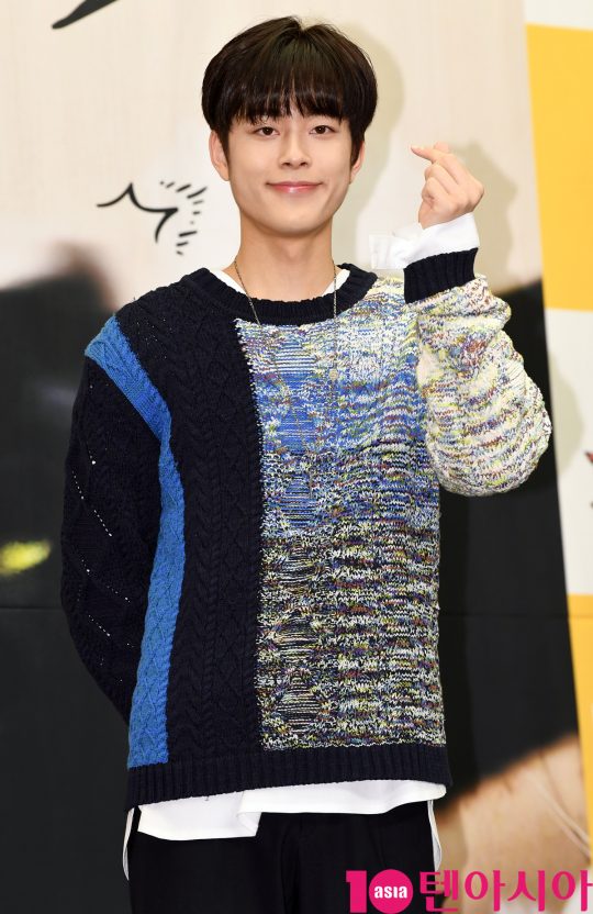 가수 유선호가 3일 오후 서울 마포구 상암동 스탠포드호텔 서울에서 열린 tvN 새 예능 프로그램 ‘냐옹은 페이크다’ 제작발표회에 참석하고 있다.