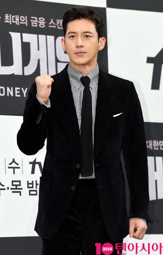 배우 고수가 8일 오후 서울 강남구 논현동 임피리얼 팰리스 호텔에서 열린 tvN 새 수목드라마 ‘머니게임’ 제작발표회에 참석하고 있다.