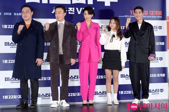 김태윤 감독(왼쪽부터), 배우 이성민, 김서형, 갈소원, 배정남