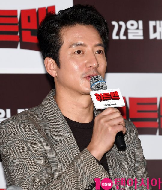 배우 정준호가 14일 오후 서울 자양동 롯데시네마 건대입구점에서 열린 영화 ‘히트맨’ 언론시사회에 참석하고 있다.