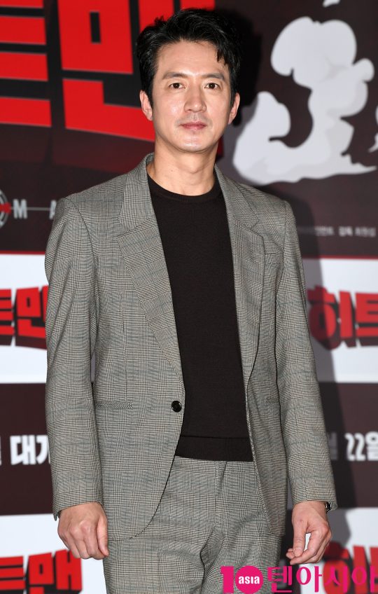 배우 정준호가 14일 오후 서울 자양동 롯데시네마 건대입구점에서 열린 영화 ‘히트맨’ 언론시사회에 참석하고 있다.