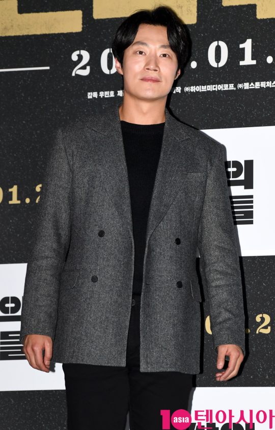 배우 이희준이 15일 오후 서울 한강로3가 CGV 용산아이파크몰점에서 열린 영화 ‘남산의 부장들’ 언론시사회에 참석하고 있다.