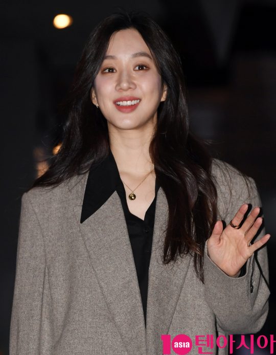 배우 정려원이 22일 오후 서울 여의도 한 음식점에서 열린 JTBC 월화드라마 ‘검사내전’ 쫑파티에 참석하고 있다.
