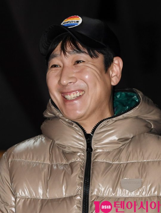 배우 이선균이 22일 오후 서울 여의도 한 음식점에서 열린 JTBC 월화드라마 ‘검사내전’ 쫑파티에 참석하고 있다.