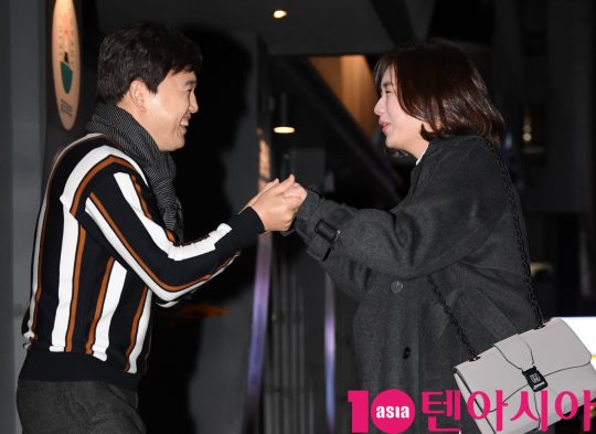 배우 김광규와 안은진 22일 오후 서울 여의도 한 음식점에서 열린 JTBC 월화드라마 ‘검사내전’ 쫑파티에 참석하고 있다.