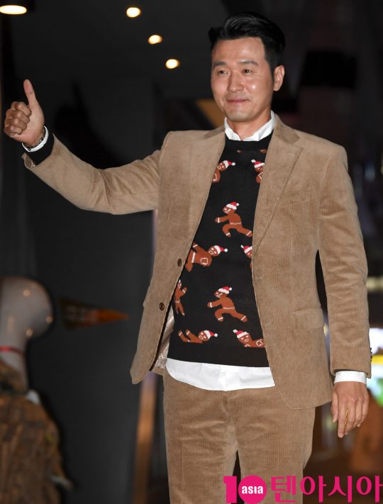 배우 이성재가 22일 오후 서울 여의도 한 음식점에서 열린 JTBC 월화드라마 ‘검사내전’ 쫑파티에 참석하고 있다.