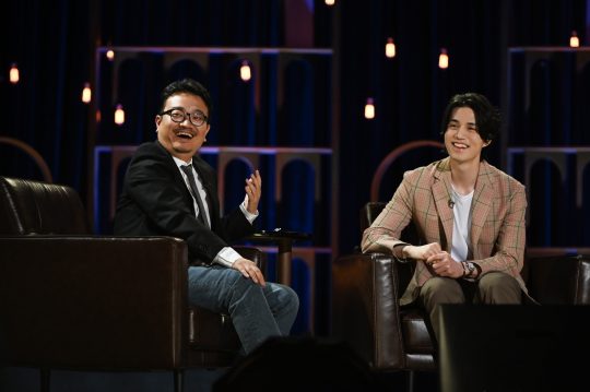 ‘이동욱은 토크가 하고 싶어서’ 연상호 감독(왼쪽)과 이동욱. /사진제공=SBS