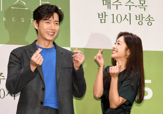 배우 박해진과 조보아 29일 오후 서울 신도림동 라마다 서울 신도림에서 열린 KBS 2TV 새 수목드라마 ‘포레스트’ 제작발표회에 참석하고 있다.