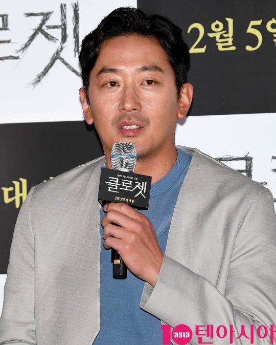 배우 하정우가 29일 오후 서울 한강로3가 CGV 용산아이파크몰점에서 열린 영화 ‘클로젯’ 언론시사회에 참석하고 있다.