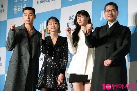 배우 박서준(왼쪽부터), 김다미, 권나라, 유재명