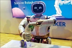 로봇  중국 유비테크가 선보인 휴머노이드 ‘워커’ 