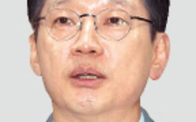 '조국 공소장'으로 본 유재수 감찰 무마 정황…"靑이 금융권 다잡으려면 유재수 필요"