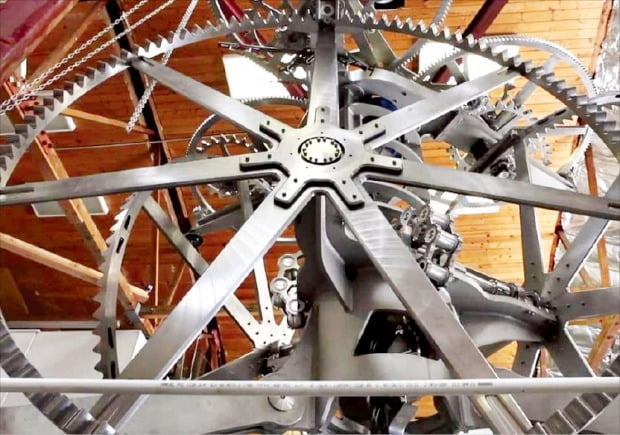 제프 베이조스가 미국 텍사스에 추진 중인 만년시계 프로젝트.  롱나우재단 유튜브 캡처 