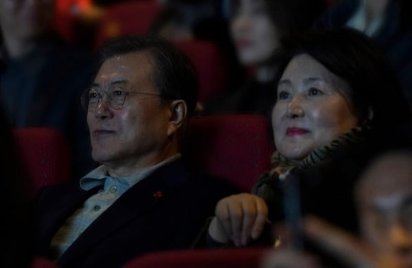 한국당 "자국민 실종에도 영화 관람, 이런 대통령은 처음"