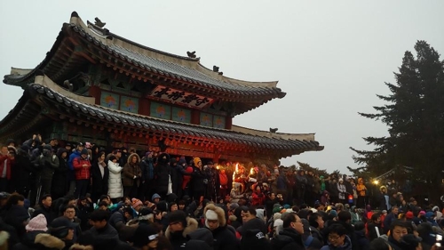 "새해 복 많이 받으세요" 경기지역 해맞이 행사장도 '북적'