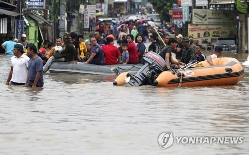 인니 자카르타, 새해 첫날부터 '물난리'…9명 사망(종합)