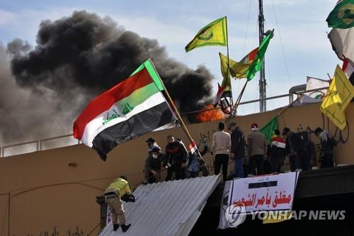 이라크 美대사관 앞 이틀째 반미시위…美해병대 최루탄 쏴(종합)