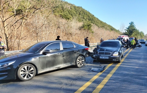 강릉 옥계면 낙풍리 7번 국도서 4중 추돌…8명 부상