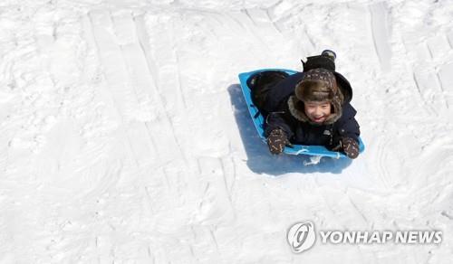 [#꿀잼여행] 수도권: 얼음 기둥 하늘로 뻗은 겨울왕국…포천 백운계곡