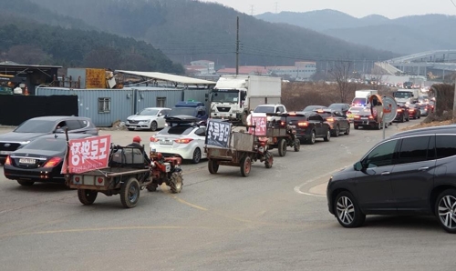 "농기구 다닐 길 없어지면 농사는 어떻게 지으라고"