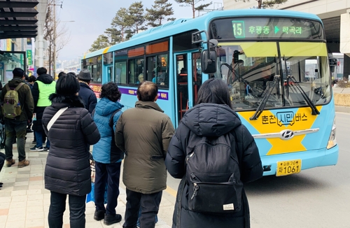 시내버스 노선 개편에 교통지옥 된 도시…시민 '발 동동'(종합)