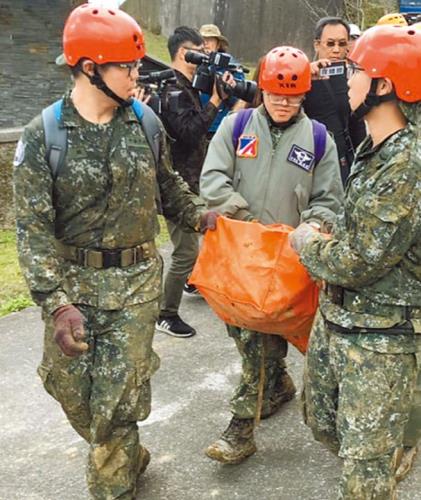 대만 블랙호크 추락 원인 '안갯속'…한달내 1차 보고서