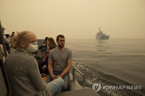 [최악의 호주산불] 절절 끓는 불바다…서울 100배 태운 재앙